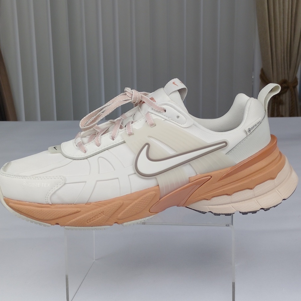 Nike Women's White and Peach Athletic Sneakers - Picture 4 of 16